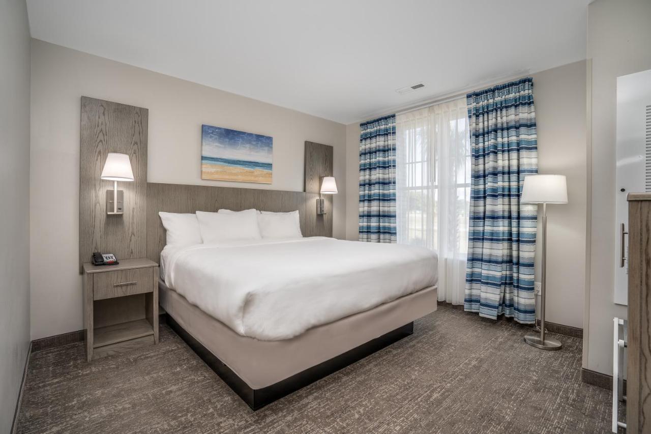 Lighthouse Suites - Best Western Signature Collection 에메랄드 아일 외부 사진