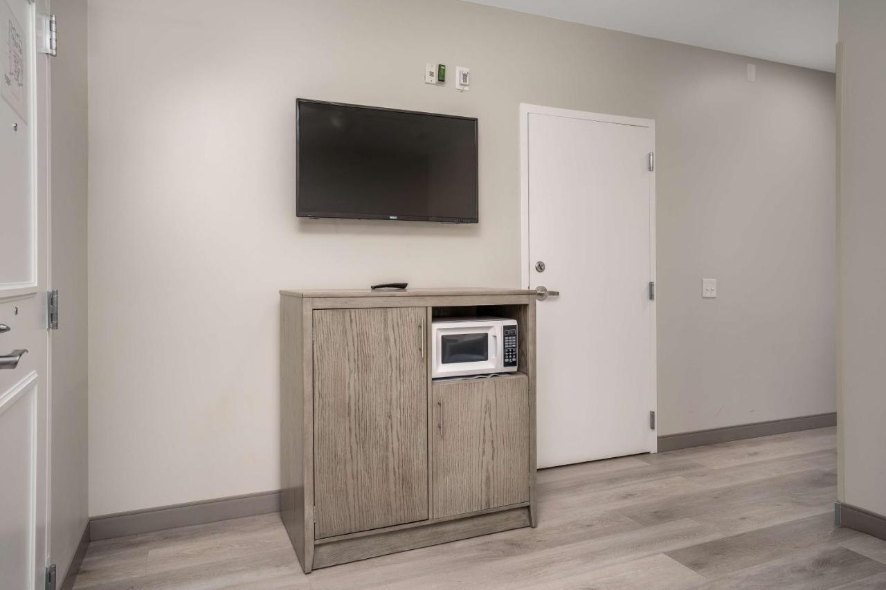 Lighthouse Suites - Best Western Signature Collection 에메랄드 아일 외부 사진
